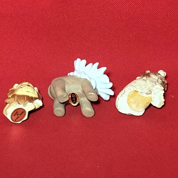 Three Miniature Lion Figurines - Picture 4 of 10
